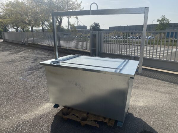 Galvanized corpse container